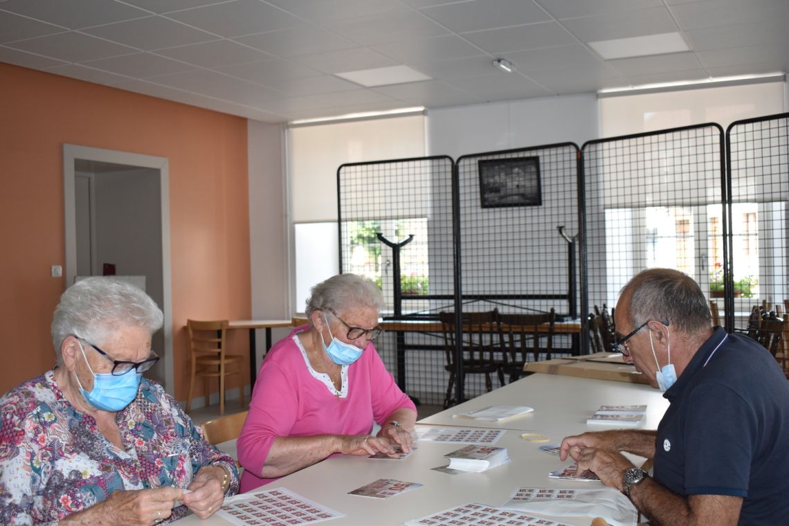 Préparation des souvenirs philatéliques à l'occasion du 50 tenaire de la Maison. Aout 2021